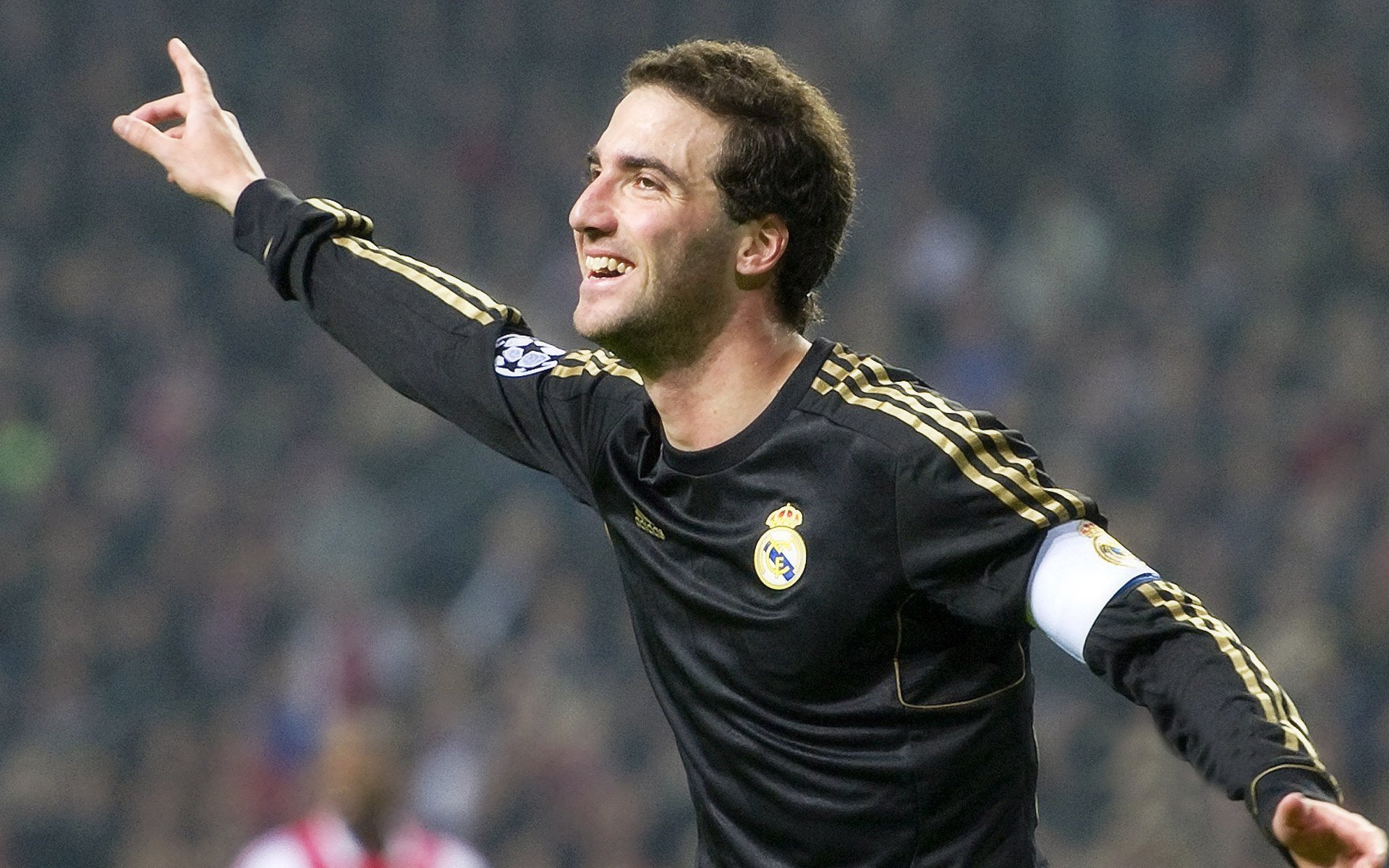 爱游戏体育-凯恩英超金靴稳了？拜仁神锋状态火热，凯恩加盟拜仁