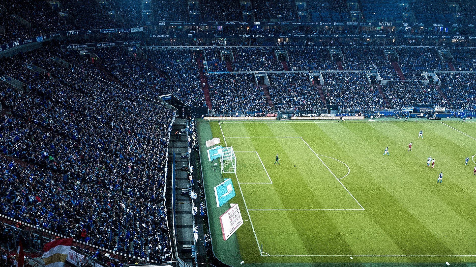 AYX体育-埃因霍温再创连胜纪录，强势领跑荷兰联赛，荷兰埃因霍温房价