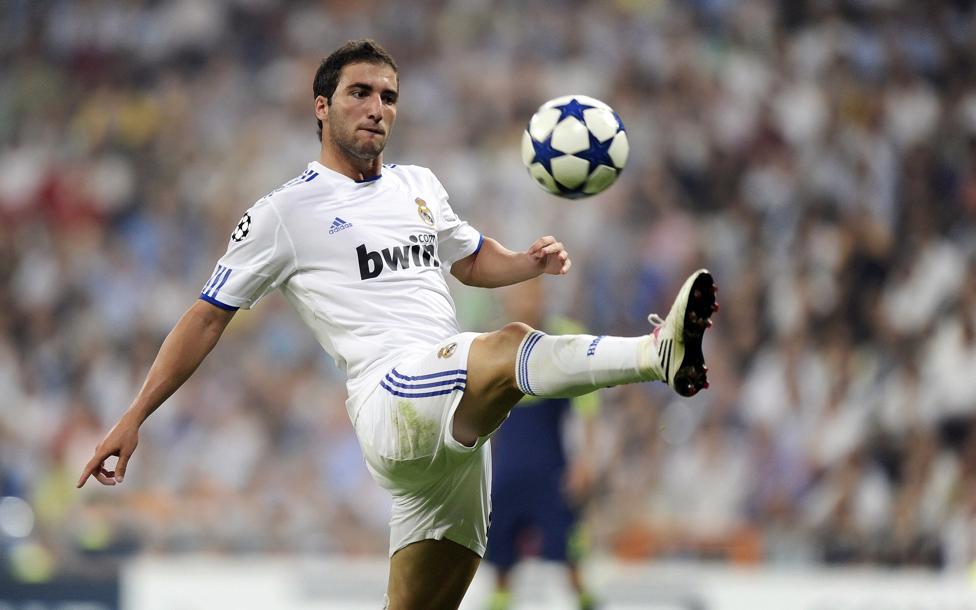 格林纳达足球队连续取得突破，格林纳达足球队连续取得突破的球员